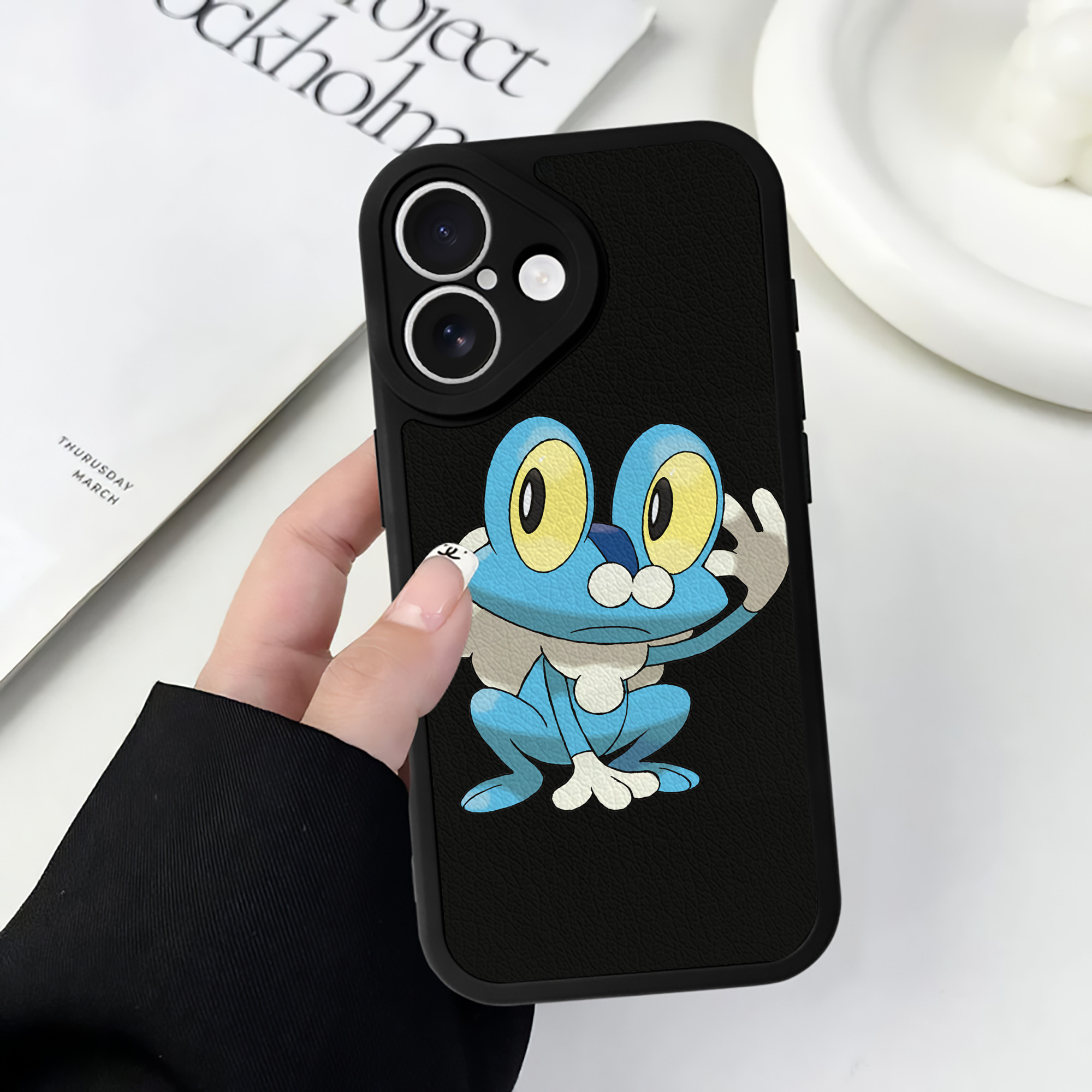（画像用） ポケットモンスター Pokémon 【iPhone 16シリーズ対応】シリコンスマホケース（レザー調） 材質：シリコン